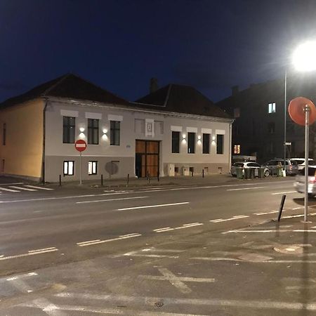 Garsoniera Delia Brasov Leilighet Eksteriør bilde